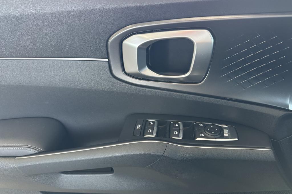 used 2022 Kia Sorento Hybrid car, priced at $25,951