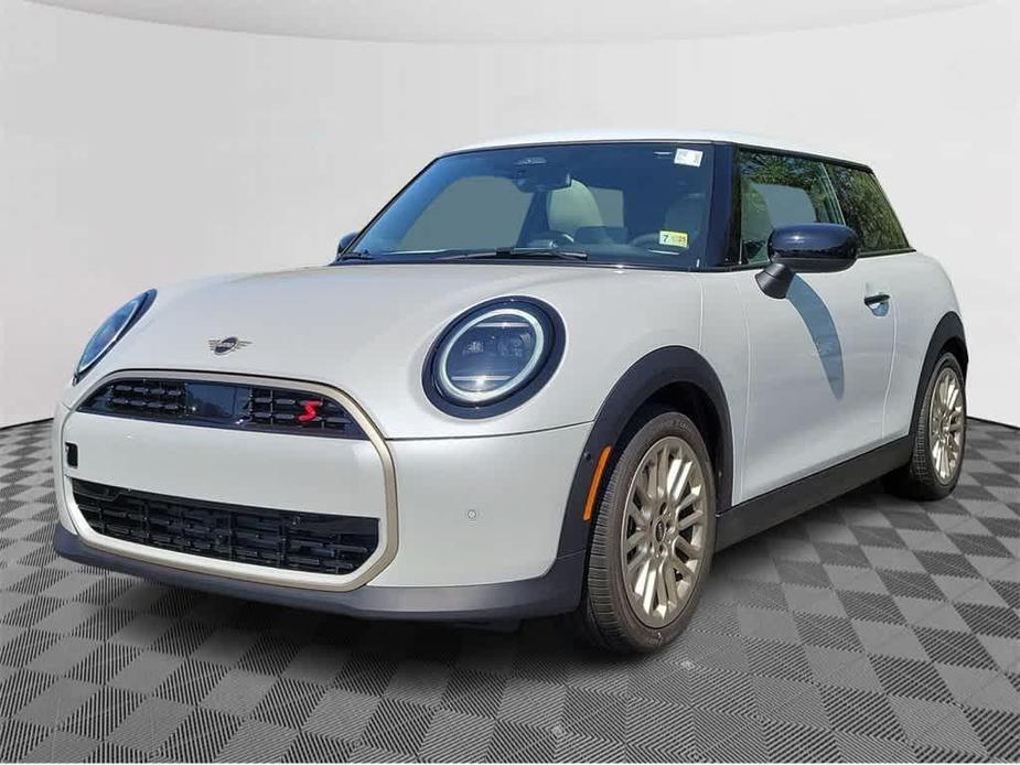 new 2025 MINI Hardtop car, priced at $35,595