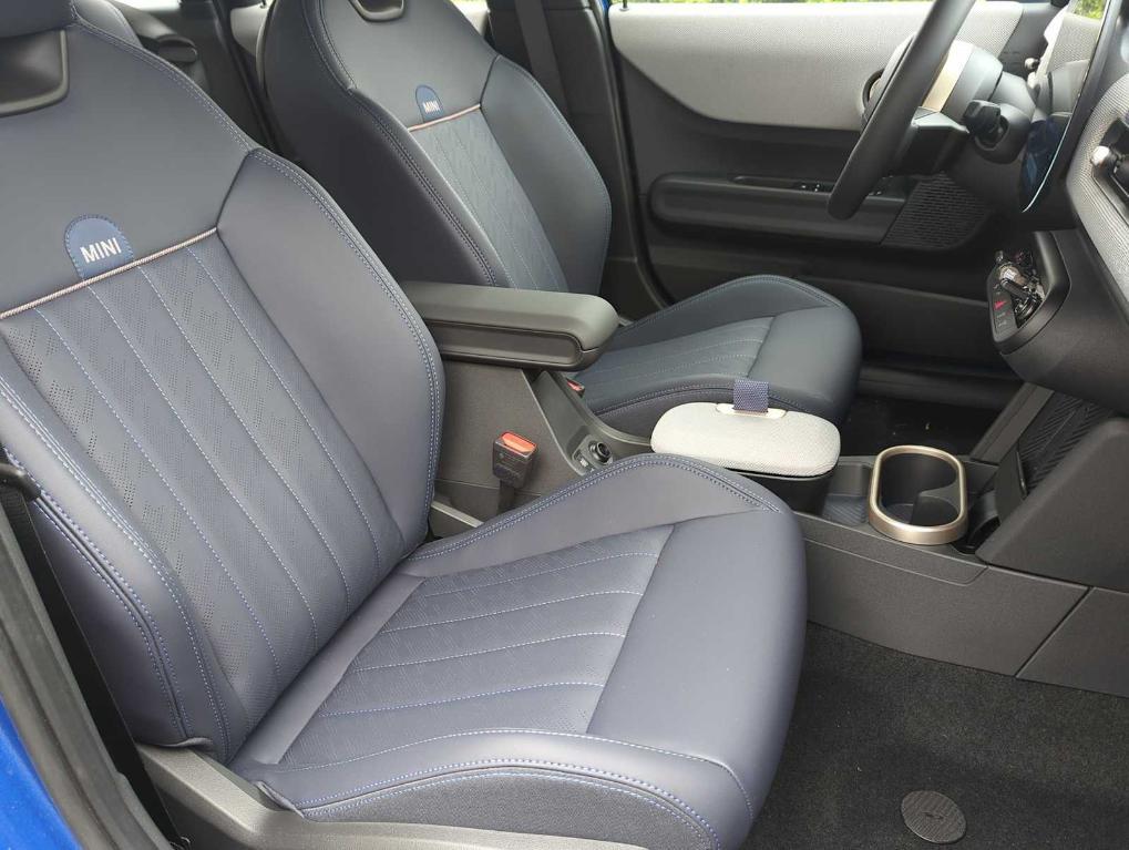 new 2025 MINI Hardtop car, priced at $39,880
