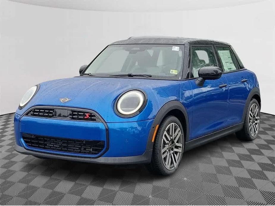 new 2025 MINI Hardtop car, priced at $36,970