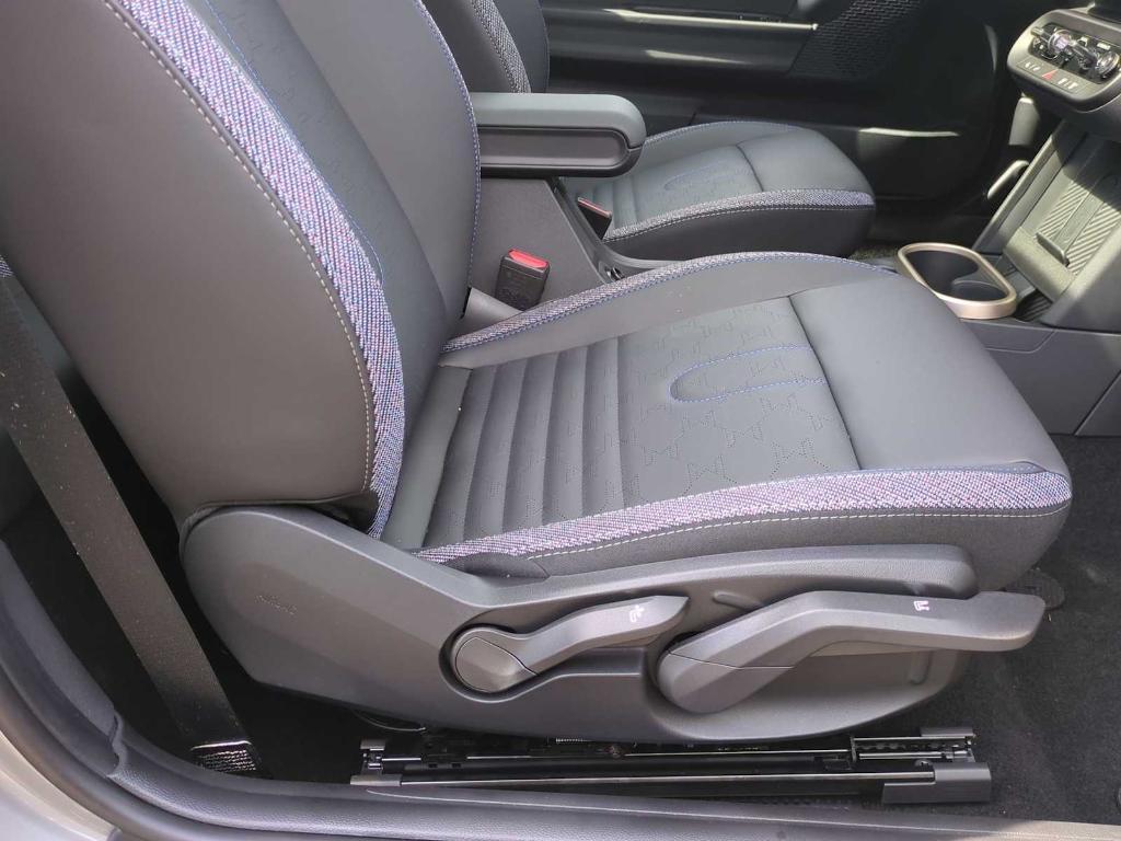 new 2025 MINI Hardtop car, priced at $35,595