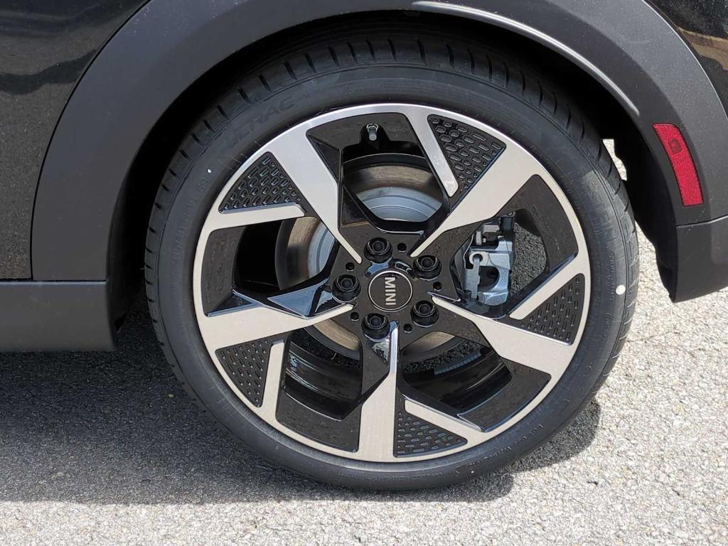 new 2025 MINI Hardtop car, priced at $33,425