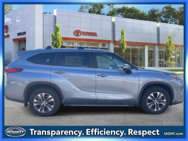 used 2023 Toyota Highlander car, priced at $37,790