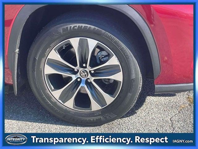 used 2022 Toyota Highlander car, priced at $36,490