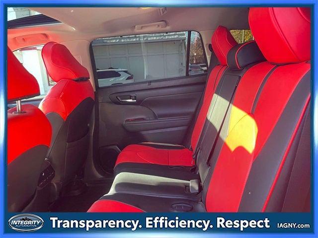 used 2022 Toyota Highlander car, priced at $36,490