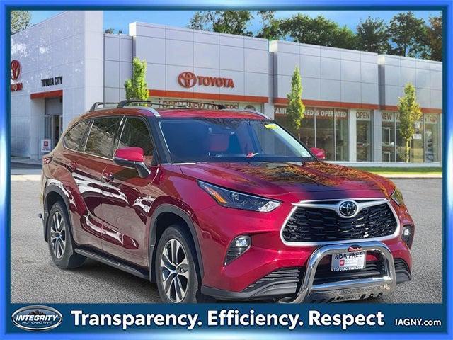 used 2022 Toyota Highlander car, priced at $36,490