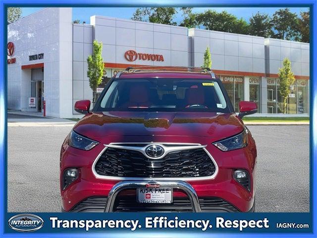 used 2022 Toyota Highlander car, priced at $36,490