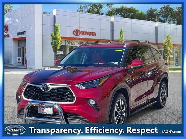 used 2022 Toyota Highlander car, priced at $36,490