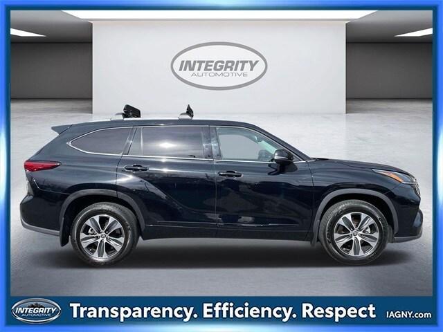 used 2021 Toyota Highlander car, priced at $32,590