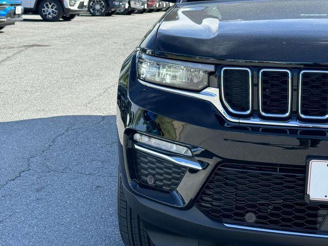 new 2024 Jeep Grand Cherokee car, priced at $40,000