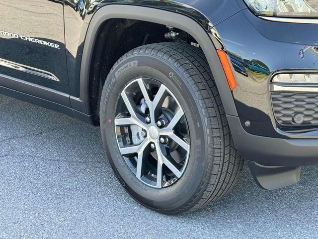 new 2024 Jeep Grand Cherokee car, priced at $40,000