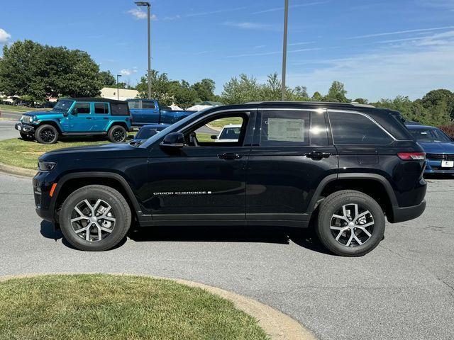 new 2024 Jeep Grand Cherokee car, priced at $40,000