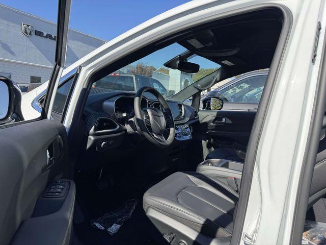 new 2026 Chrysler Pacifica car, priced at $37,000
