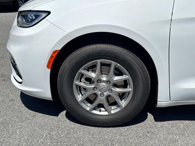new 2026 Chrysler Pacifica car, priced at $35,000