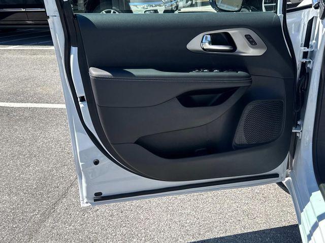 new 2026 Chrysler Pacifica car, priced at $35,000