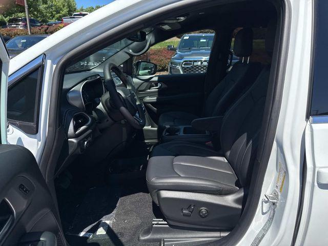 new 2026 Chrysler Pacifica car, priced at $35,000