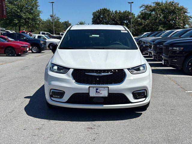 new 2026 Chrysler Pacifica car, priced at $35,000