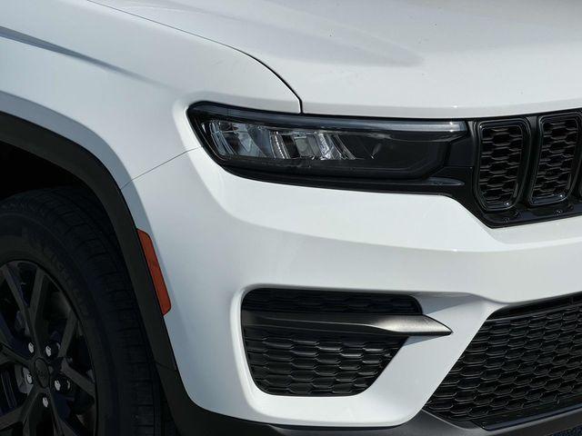 new 2025 Jeep Grand Cherokee car, priced at $37,998