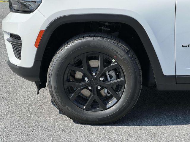 new 2025 Jeep Grand Cherokee car, priced at $37,998