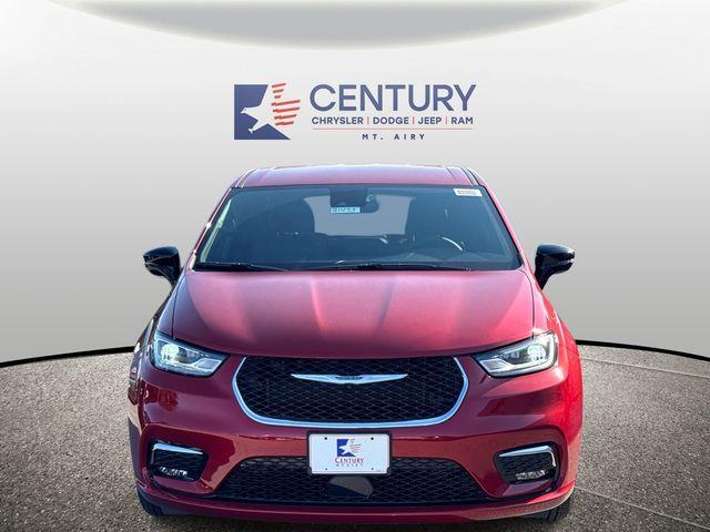 new 2026 Chrysler Pacifica car, priced at $35,000