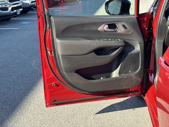 new 2026 Chrysler Pacifica car, priced at $35,000