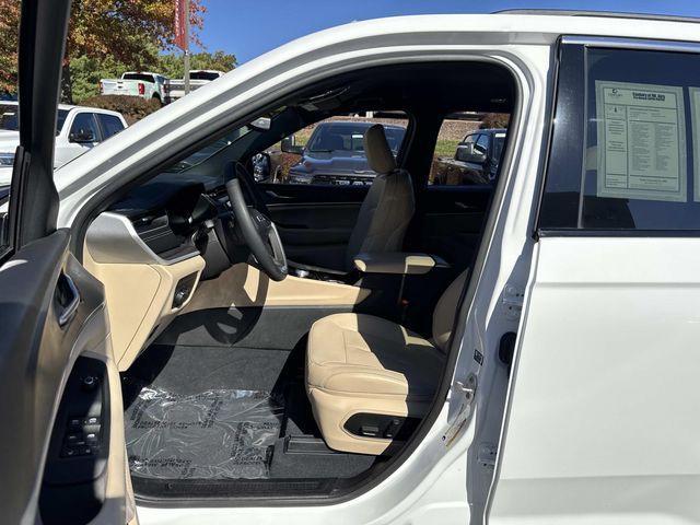 used 2023 Jeep Grand Cherokee car, priced at $32,277