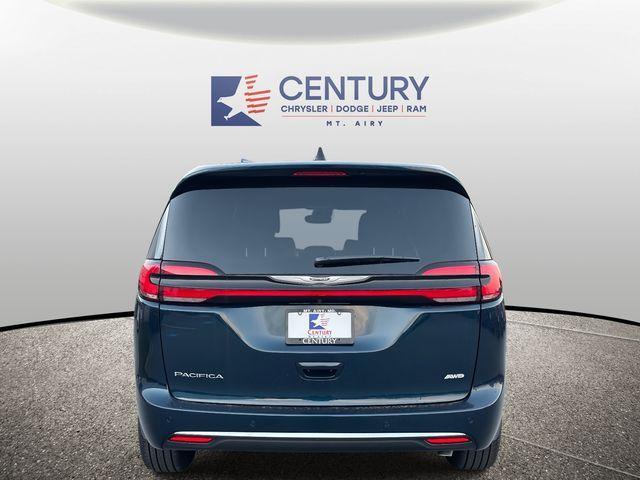 new 2025 Chrysler Pacifica car, priced at $39,638