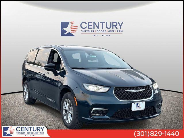 new 2025 Chrysler Pacifica car, priced at $39,638