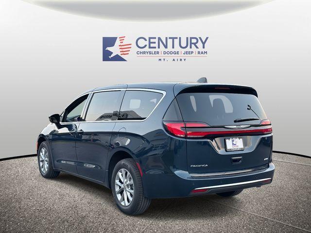 new 2025 Chrysler Pacifica car, priced at $39,638