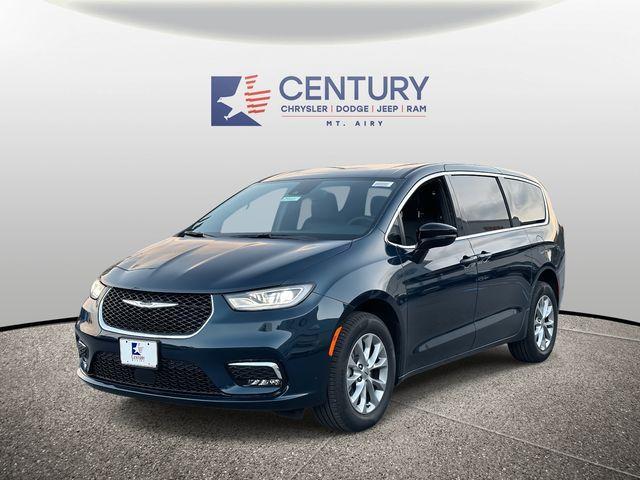 new 2025 Chrysler Pacifica car, priced at $39,638