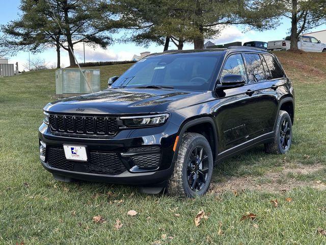 new 2025 Jeep Grand Cherokee car, priced at $42,000