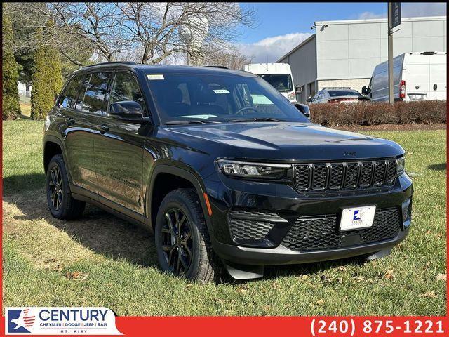 new 2025 Jeep Grand Cherokee car, priced at $42,000