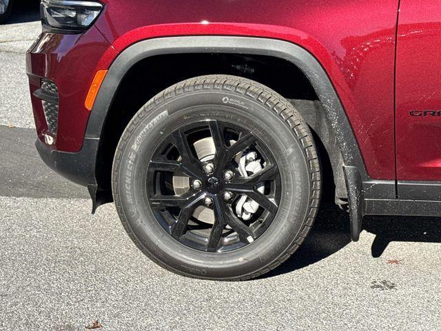 new 2025 Jeep Grand Cherokee car, priced at $37,000