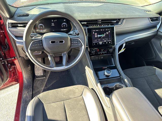 new 2025 Jeep Grand Cherokee car, priced at $37,000