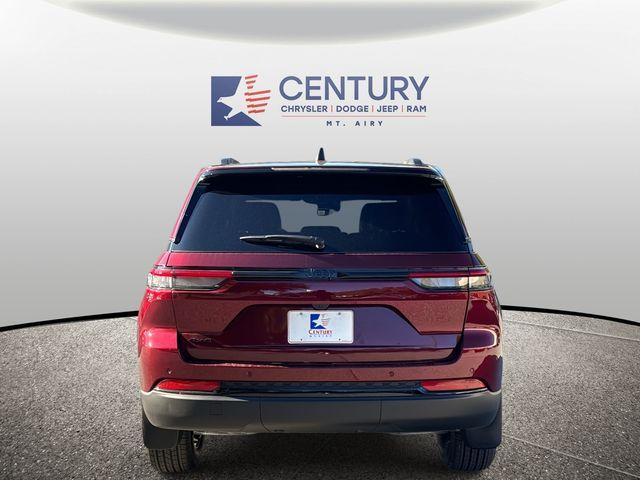 new 2025 Jeep Grand Cherokee car, priced at $37,000