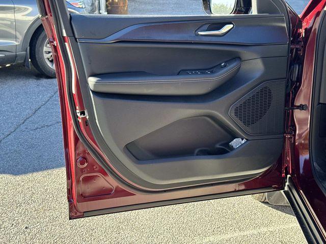 new 2025 Jeep Grand Cherokee car, priced at $37,000