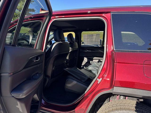 new 2025 Jeep Grand Cherokee car, priced at $37,000