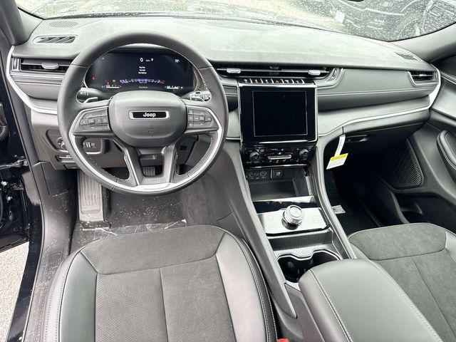 new 2025 Jeep Grand Cherokee car, priced at $35,000