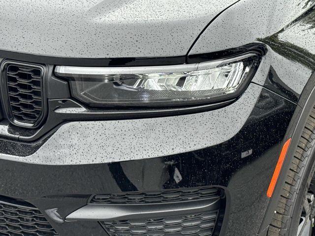 new 2025 Jeep Grand Cherokee car, priced at $35,000