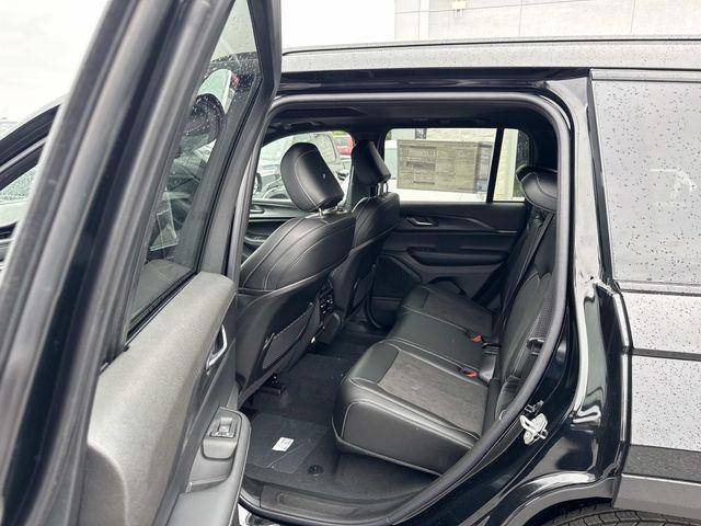 new 2025 Jeep Grand Cherokee car, priced at $35,000