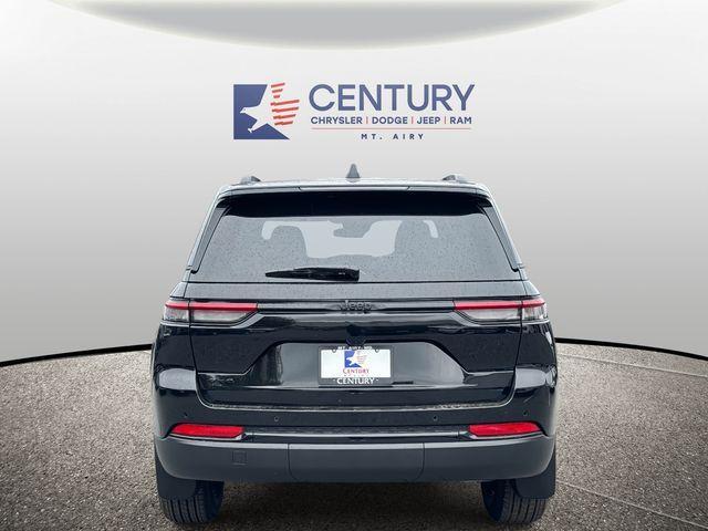 new 2025 Jeep Grand Cherokee car, priced at $35,000