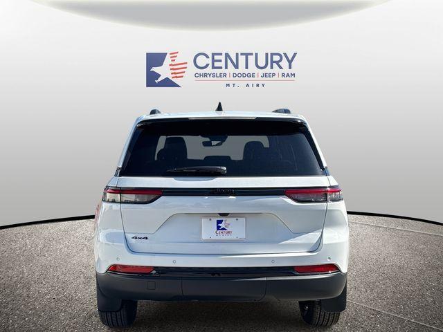 new 2025 Jeep Grand Cherokee car, priced at $35,000