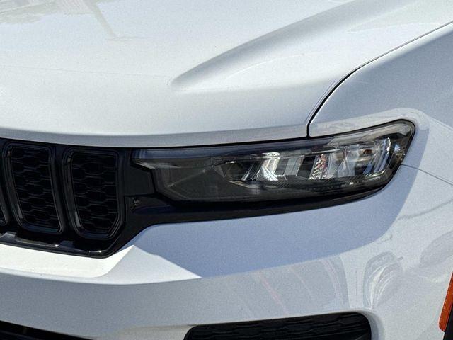 new 2025 Jeep Grand Cherokee car, priced at $35,000