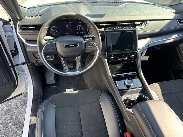 new 2025 Jeep Grand Cherokee car, priced at $35,000