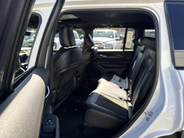 new 2025 Jeep Grand Cherokee car, priced at $35,000