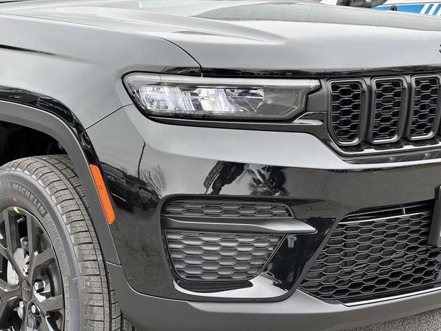 new 2025 Jeep Grand Cherokee car, priced at $44,030