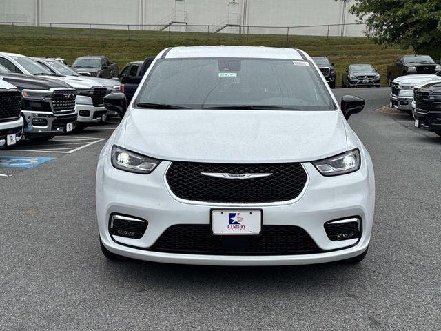 new 2026 Chrysler Pacifica car, priced at $35,000