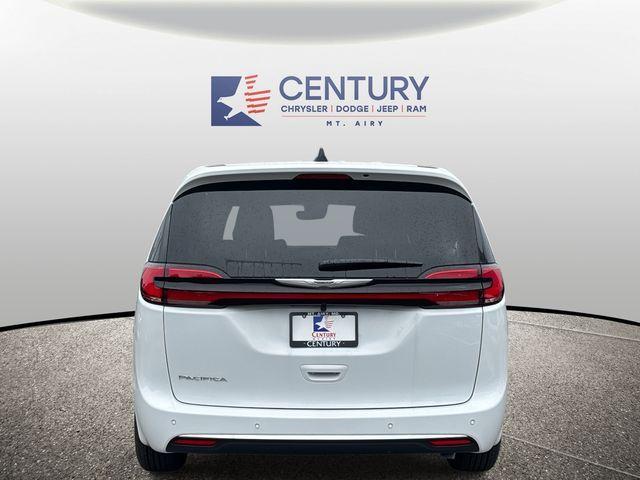 new 2026 Chrysler Pacifica car, priced at $35,000
