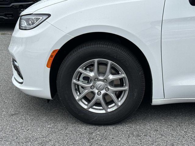 new 2026 Chrysler Pacifica car, priced at $35,000