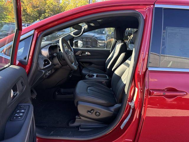 new 2026 Chrysler Pacifica car, priced at $40,000